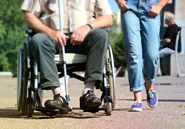Sanitaires en camping : quelles normes pour le handicap ?